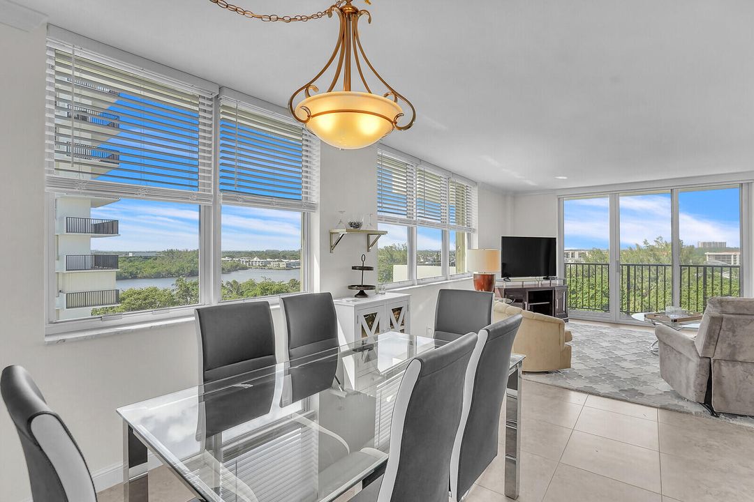 Active With Contract: $598,000 (2 beds, 2 baths, 1078 Square Feet)