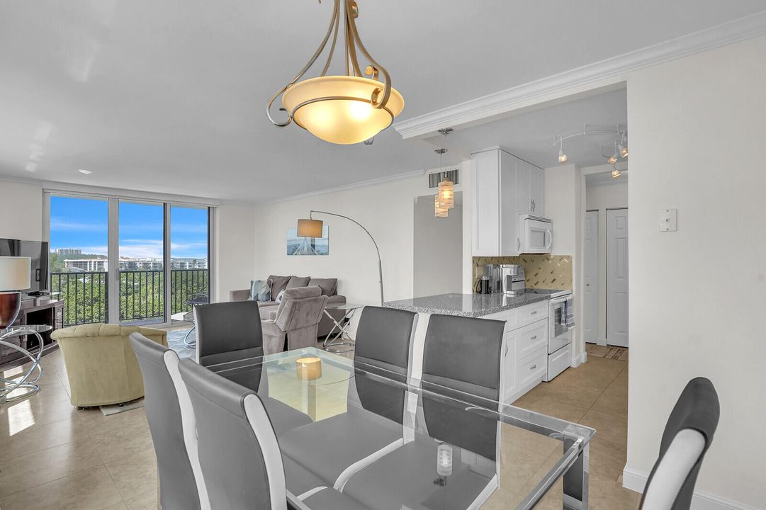 Active With Contract: $598,000 (2 beds, 2 baths, 1078 Square Feet)