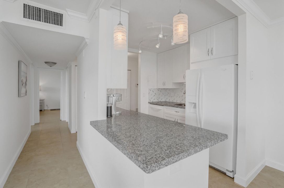 Active With Contract: $598,000 (2 beds, 2 baths, 1078 Square Feet)