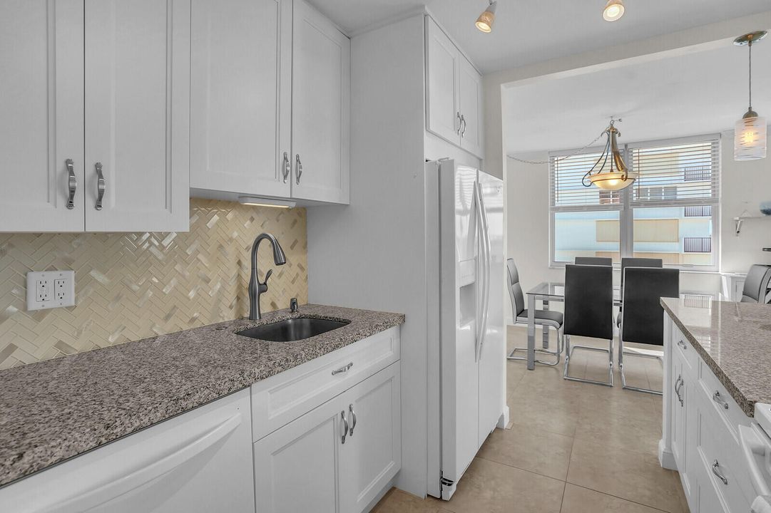 Active With Contract: $598,000 (2 beds, 2 baths, 1078 Square Feet)