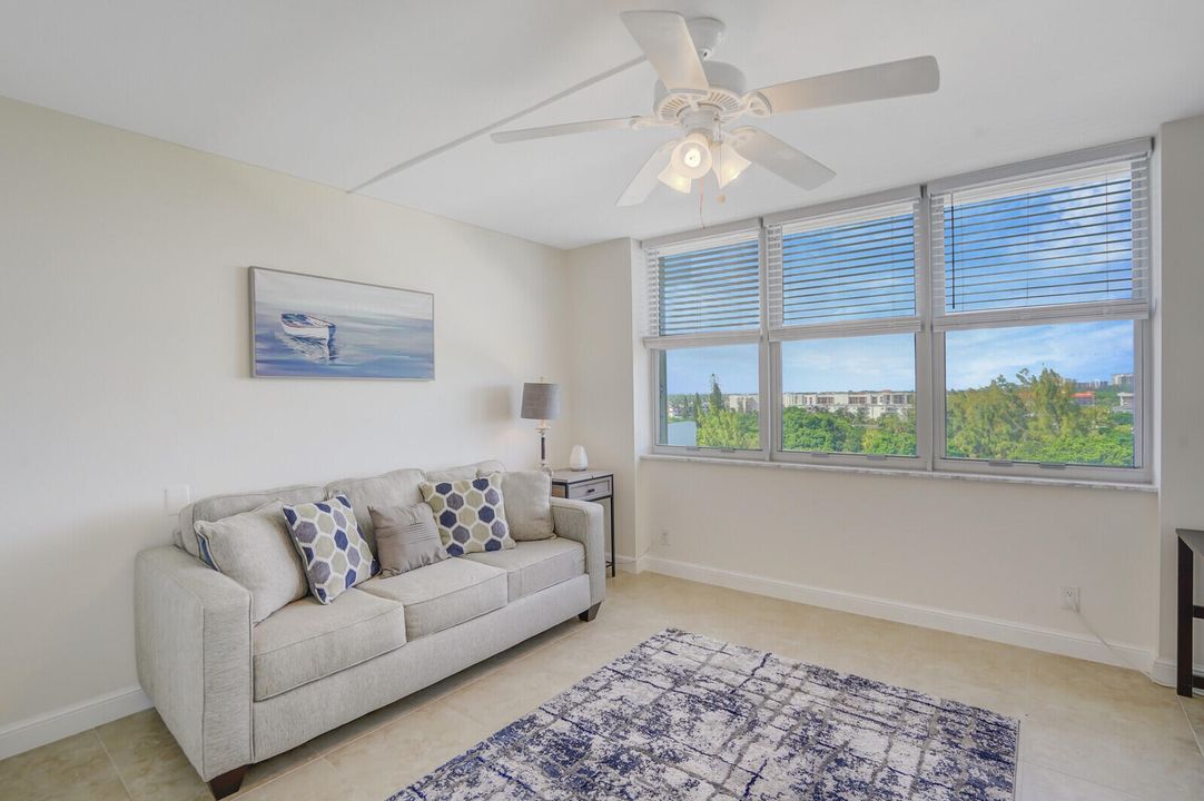 Active With Contract: $598,000 (2 beds, 2 baths, 1078 Square Feet)