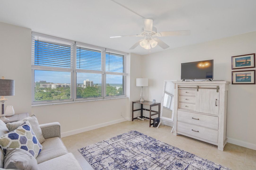 Active With Contract: $598,000 (2 beds, 2 baths, 1078 Square Feet)