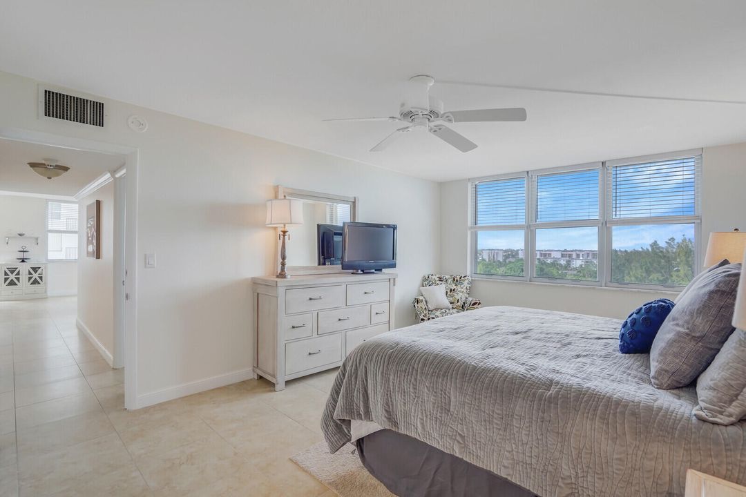 Active With Contract: $598,000 (2 beds, 2 baths, 1078 Square Feet)