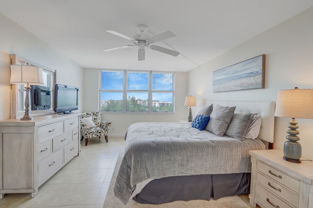 Active With Contract: $598,000 (2 beds, 2 baths, 1078 Square Feet)