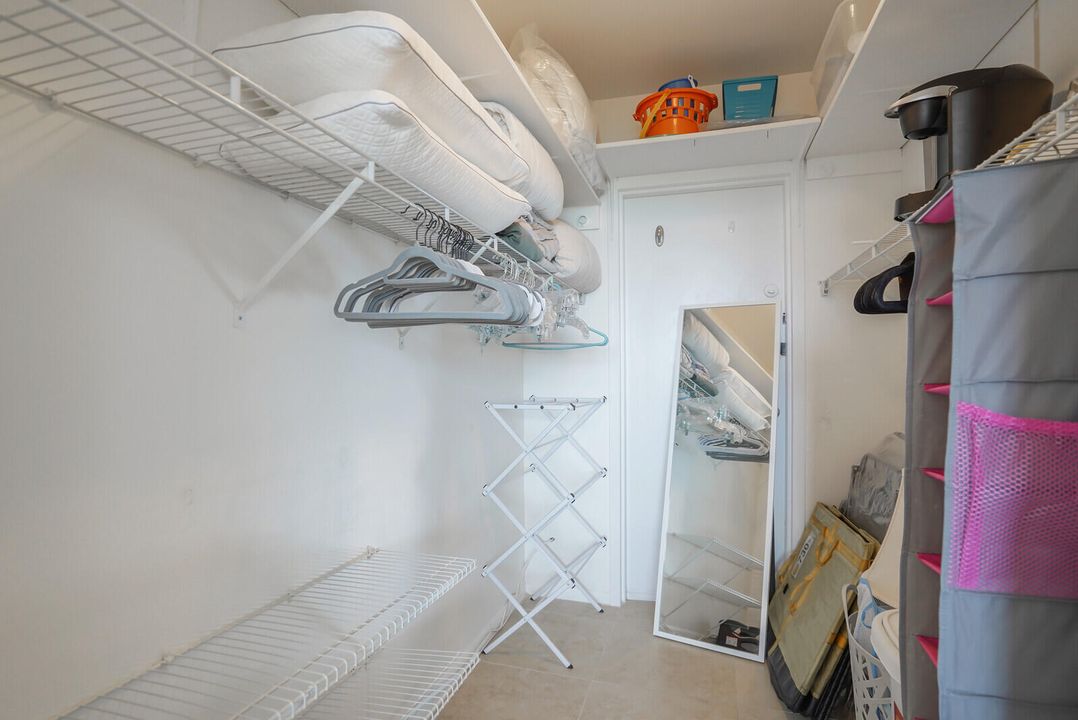 Active With Contract: $598,000 (2 beds, 2 baths, 1078 Square Feet)