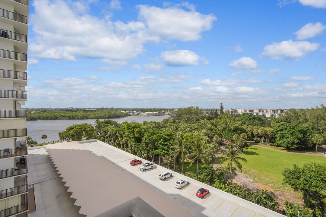 Active With Contract: $598,000 (2 beds, 2 baths, 1078 Square Feet)