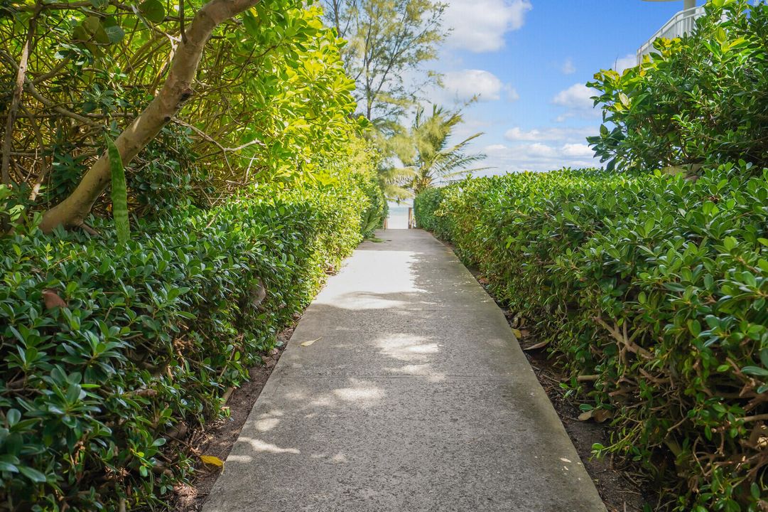 Active With Contract: $598,000 (2 beds, 2 baths, 1078 Square Feet)