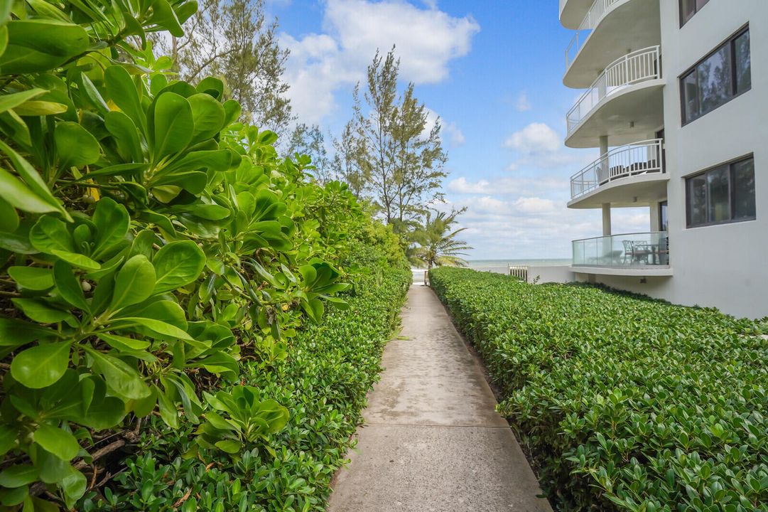 Active With Contract: $598,000 (2 beds, 2 baths, 1078 Square Feet)