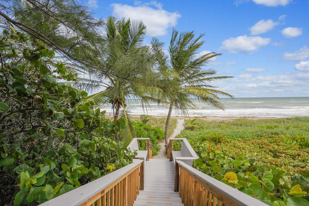 Active With Contract: $598,000 (2 beds, 2 baths, 1078 Square Feet)