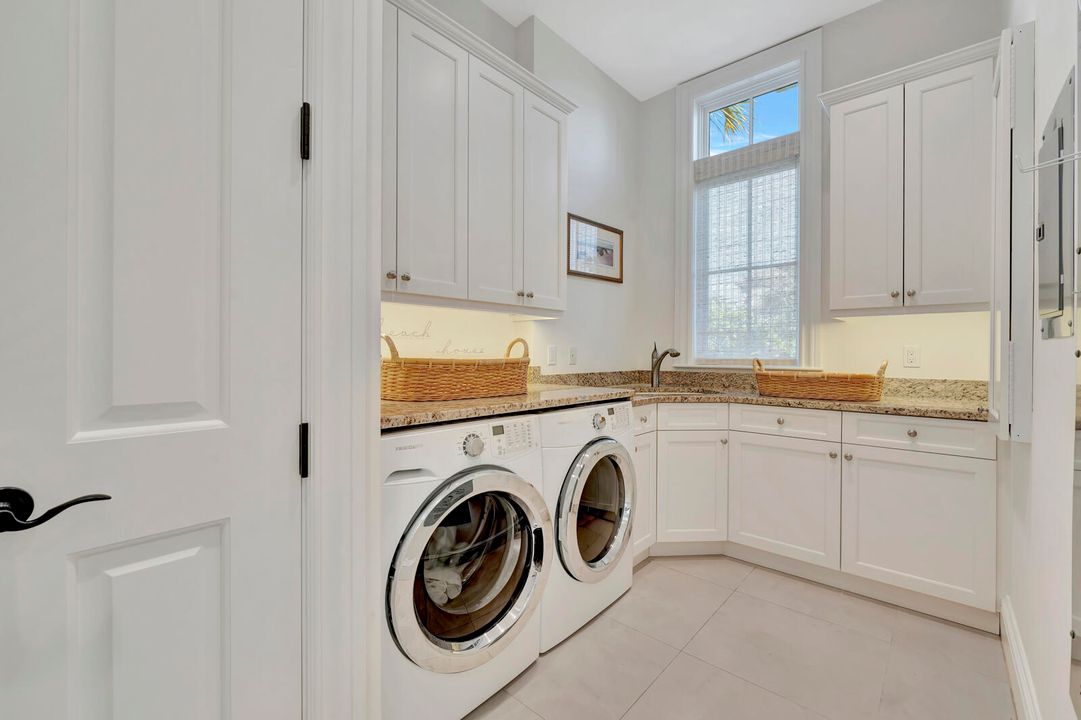 For Sale: $10,000,000 (5 beds, 6 baths, 5458 Square Feet)