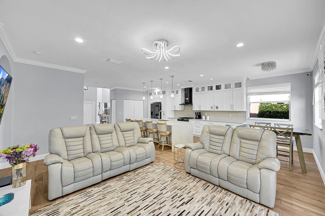 合同活跃: $685,000 (4 贝兹, 2 浴室, 2339 平方英尺)