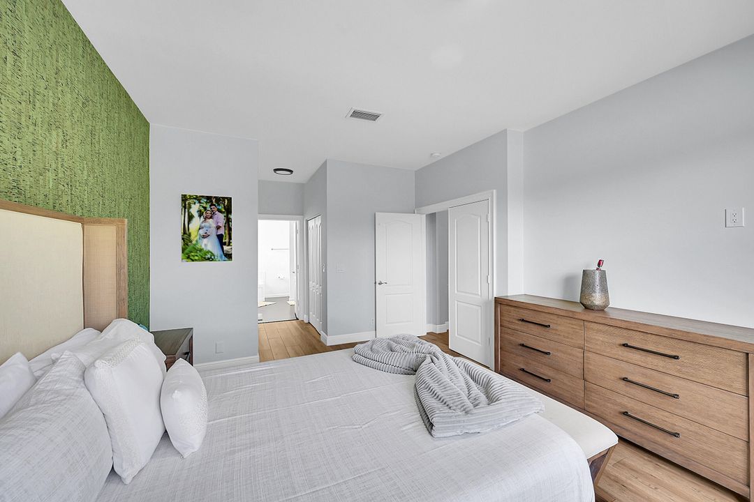 合同活跃: $685,000 (4 贝兹, 2 浴室, 2339 平方英尺)