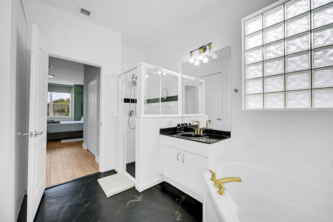 合同活跃: $685,000 (4 贝兹, 2 浴室, 2339 平方英尺)