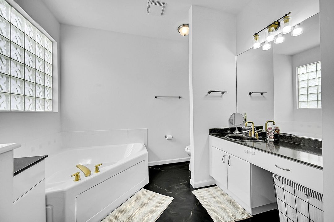 合同活跃: $685,000 (4 贝兹, 2 浴室, 2339 平方英尺)