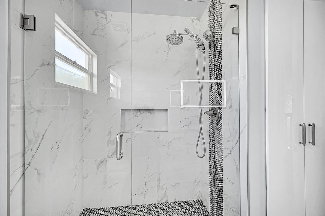 合同活跃: $685,000 (4 贝兹, 2 浴室, 2339 平方英尺)