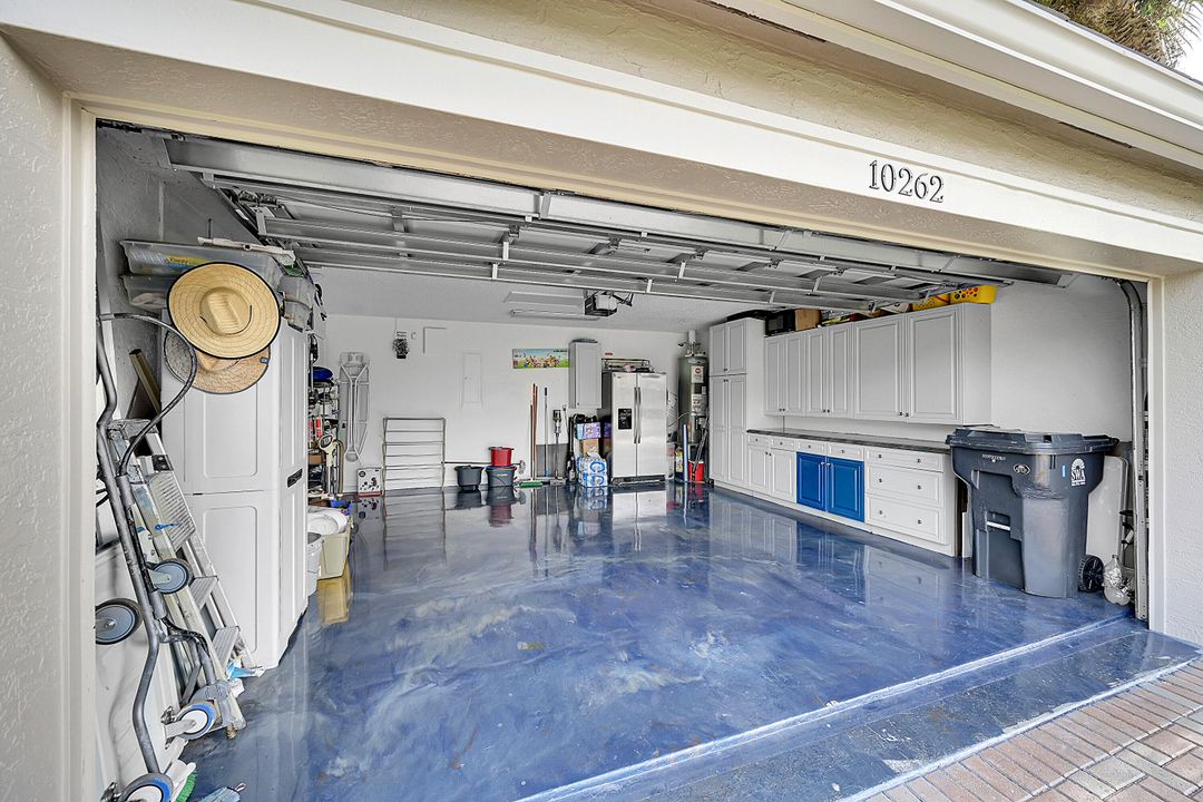 合同活跃: $685,000 (4 贝兹, 2 浴室, 2339 平方英尺)