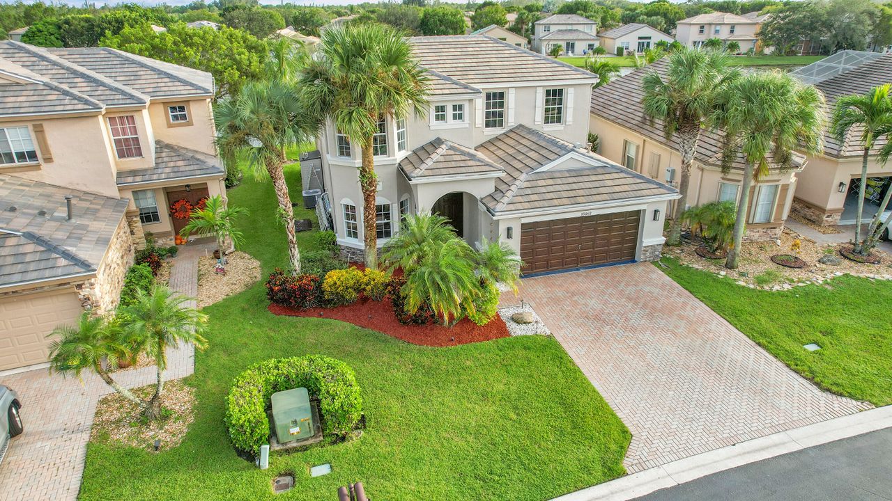 合同活跃: $685,000 (4 贝兹, 2 浴室, 2339 平方英尺)