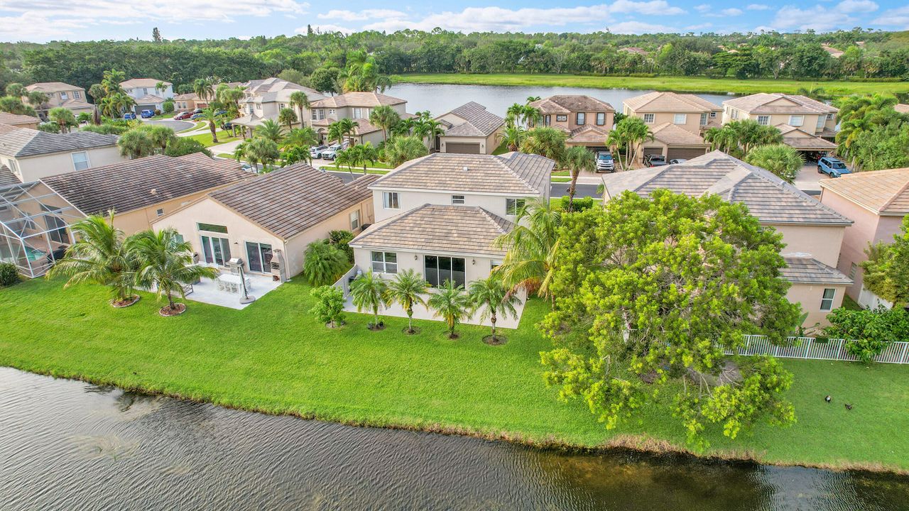 合同活跃: $685,000 (4 贝兹, 2 浴室, 2339 平方英尺)