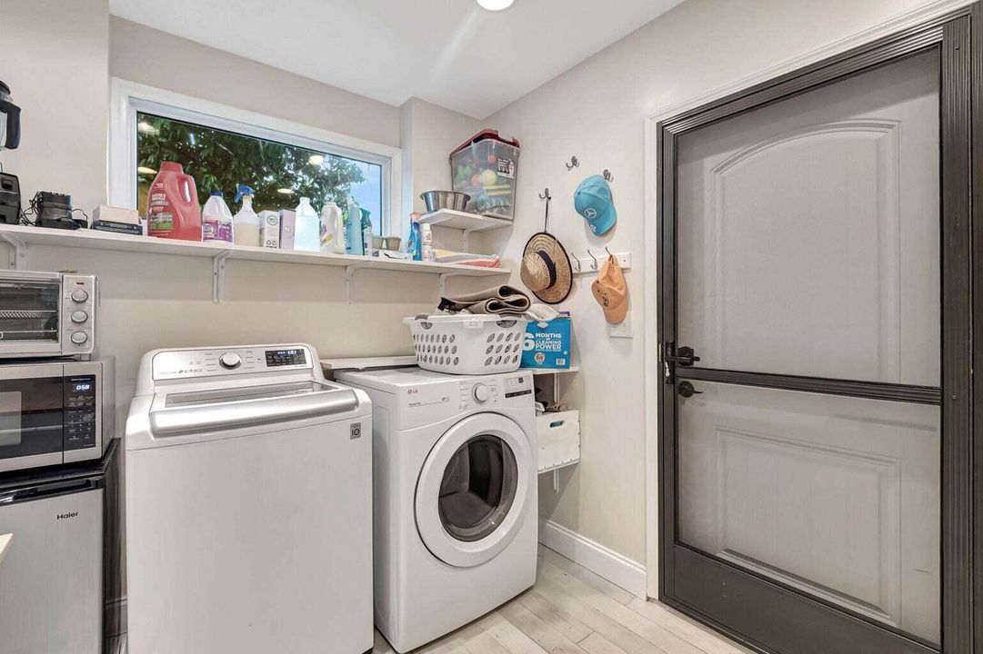 En Venta: $1,625,000 (4 camas, 3 baños, 2191 Pies cuadrados)