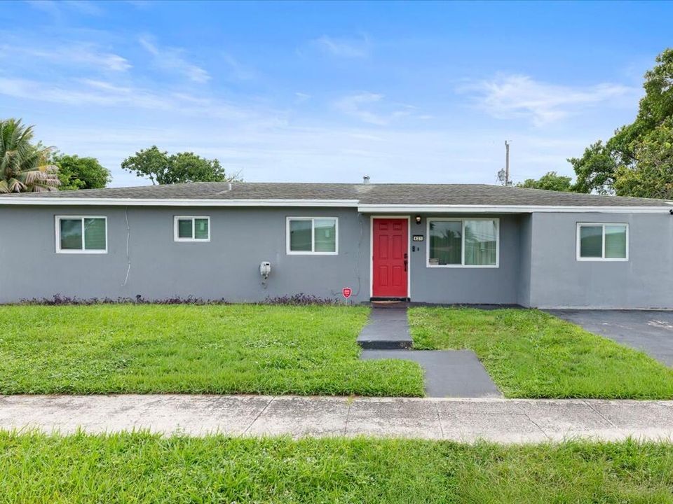 合同活跃: $375,000 (4 贝兹, 2 浴室, 1445 平方英尺)