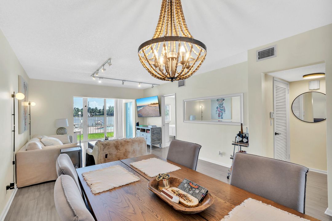 Active With Contract: $499,000 (2 beds, 2 baths, 1118 Square Feet)