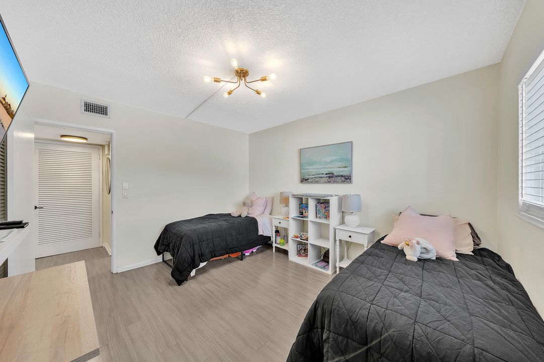 Active With Contract: $499,000 (2 beds, 2 baths, 1118 Square Feet)