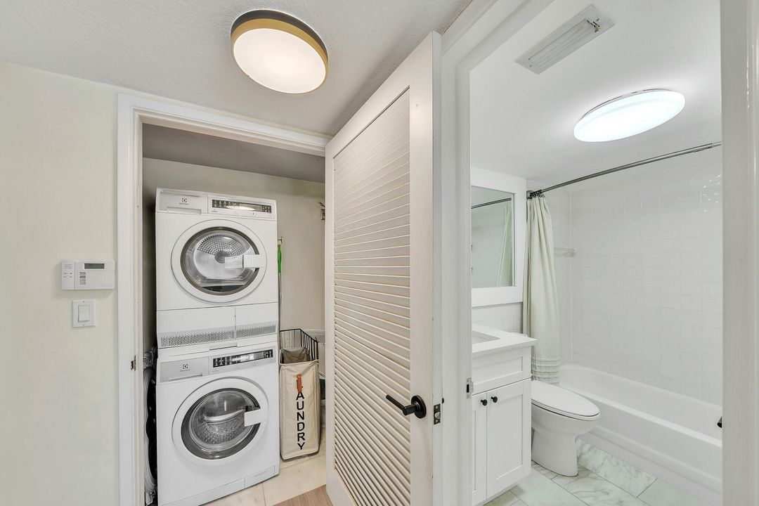 Active With Contract: $499,000 (2 beds, 2 baths, 1118 Square Feet)