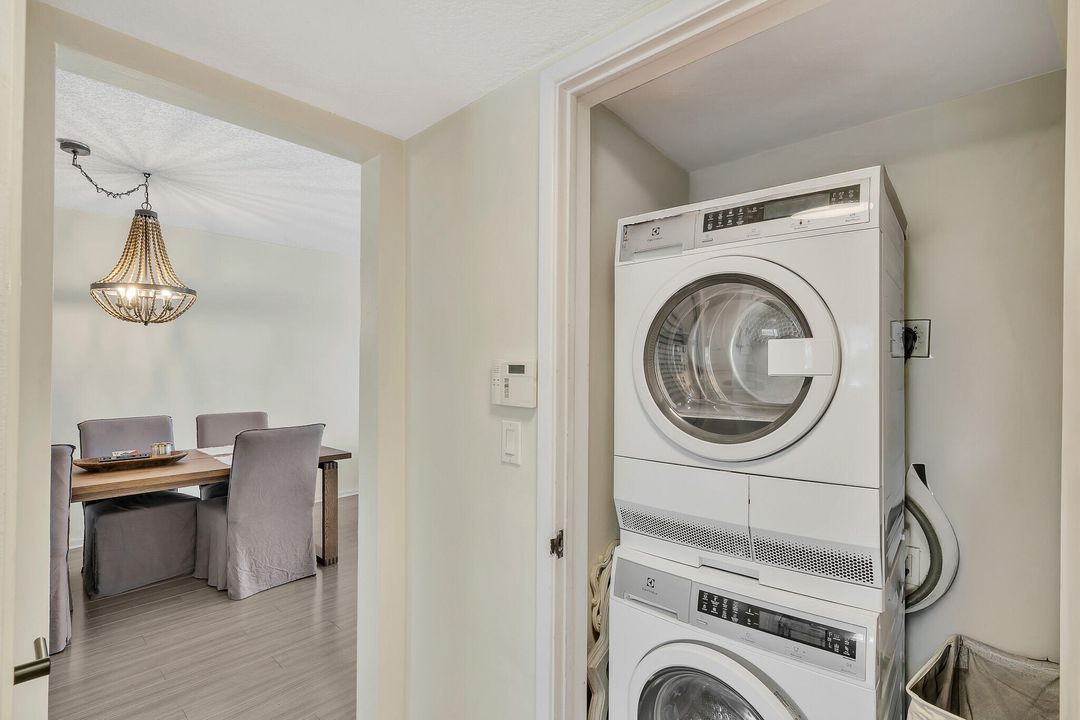 Active With Contract: $499,000 (2 beds, 2 baths, 1118 Square Feet)