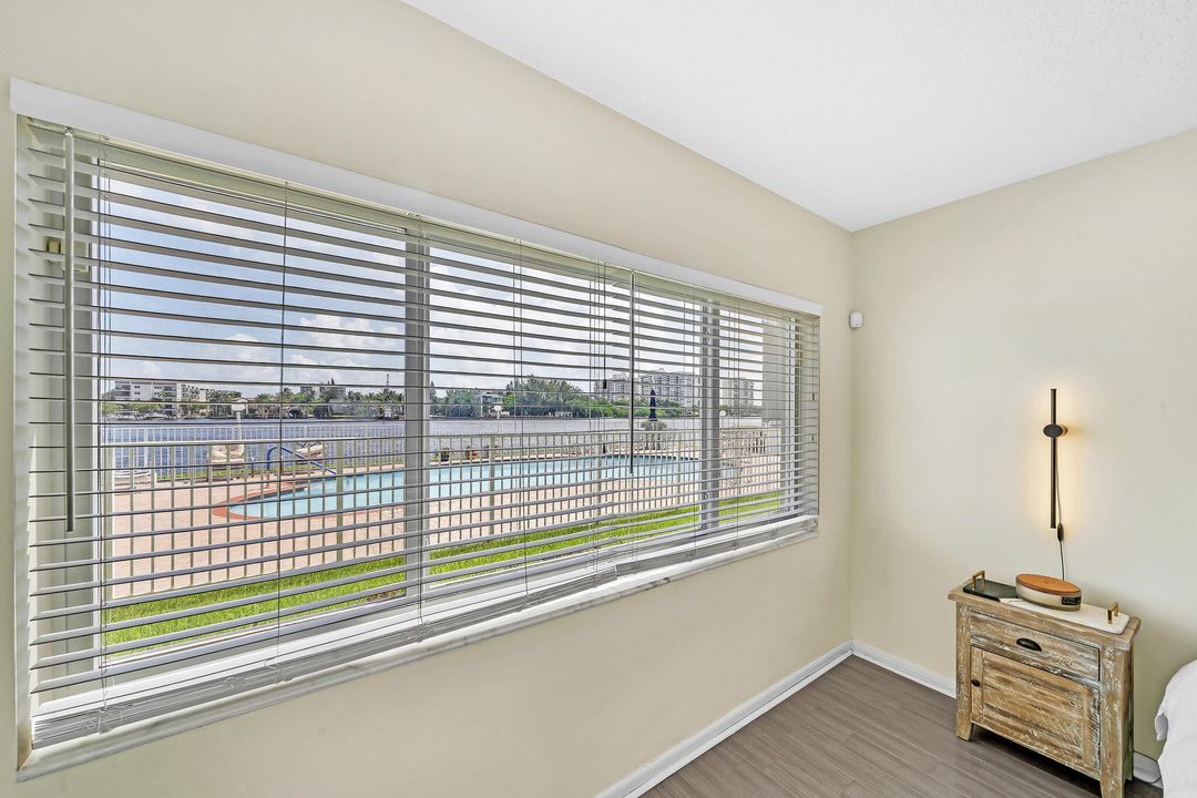 Active With Contract: $499,000 (2 beds, 2 baths, 1118 Square Feet)