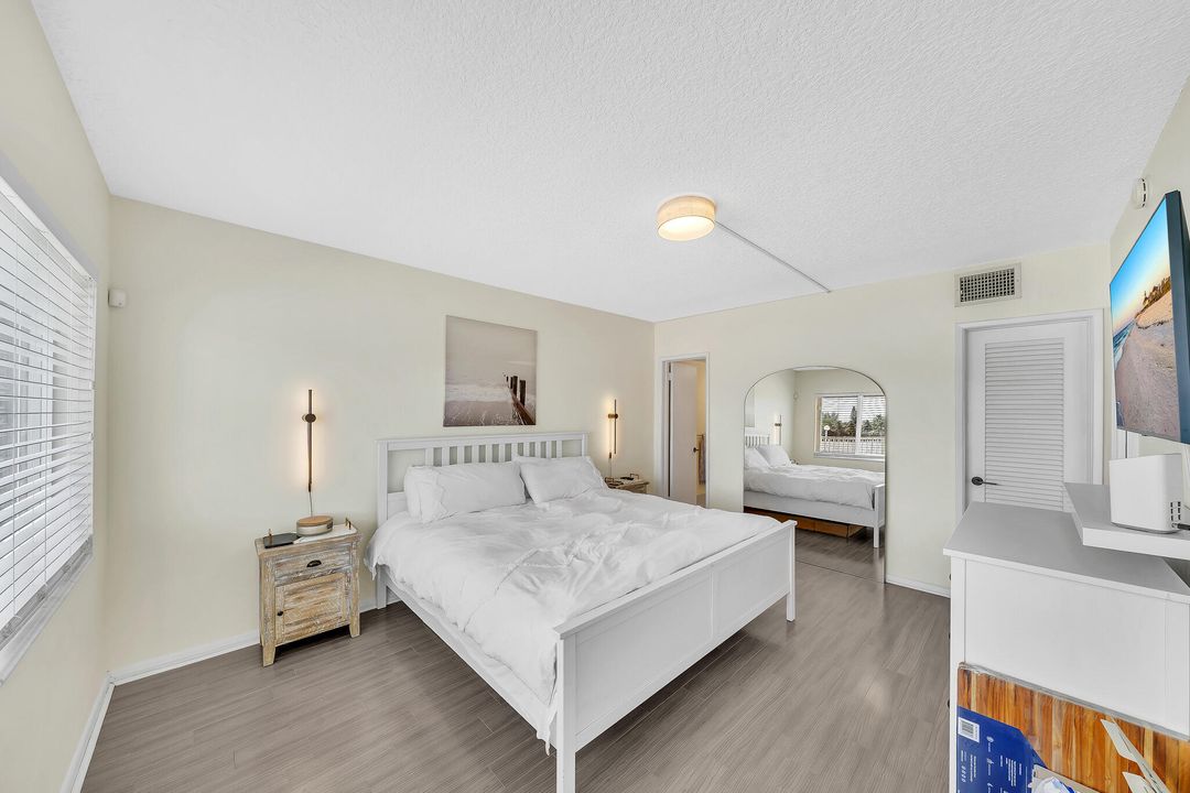 Active With Contract: $499,000 (2 beds, 2 baths, 1118 Square Feet)