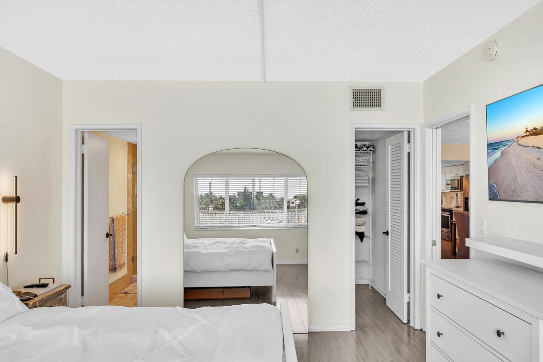 Active With Contract: $499,000 (2 beds, 2 baths, 1118 Square Feet)