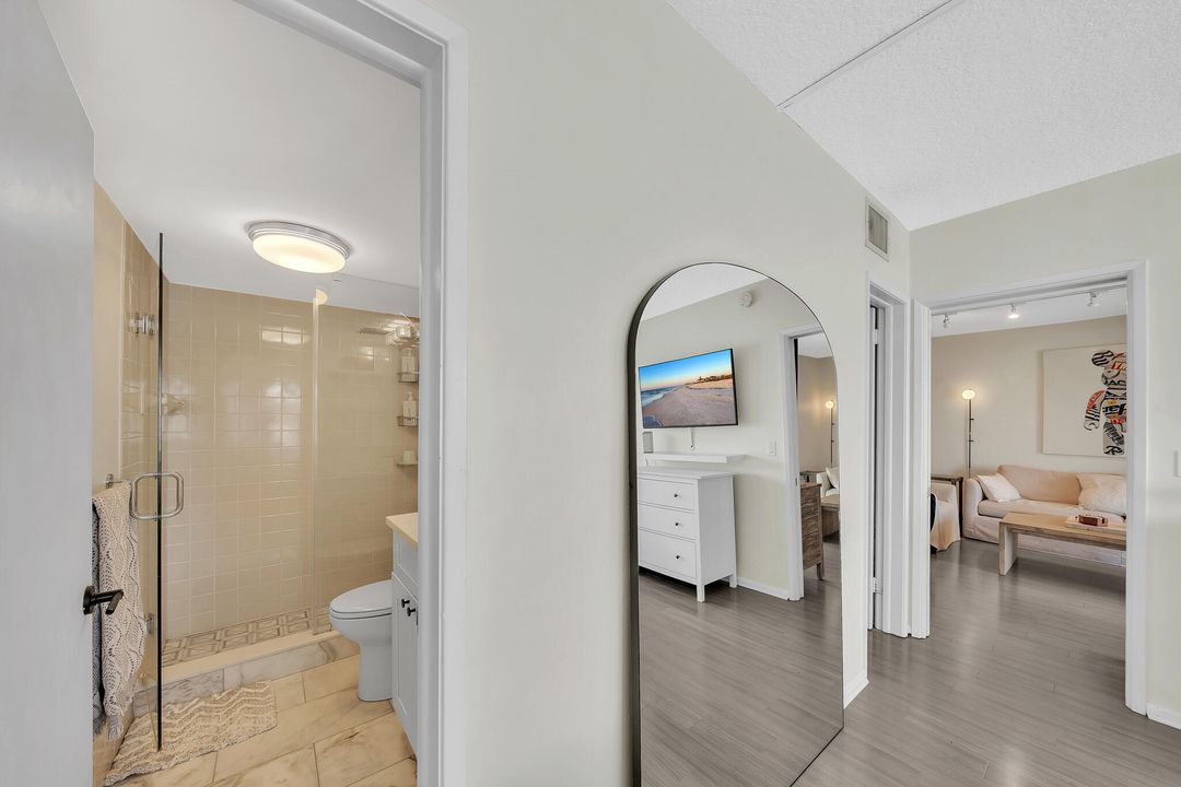 Active With Contract: $499,000 (2 beds, 2 baths, 1118 Square Feet)