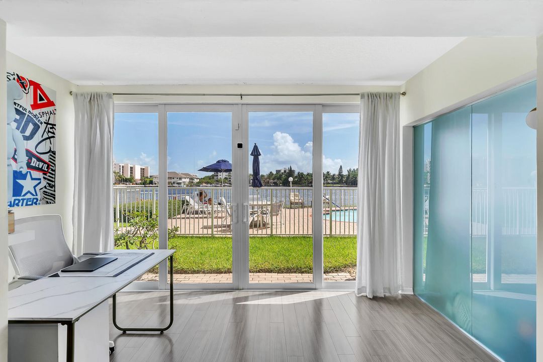 Active With Contract: $499,000 (2 beds, 2 baths, 1118 Square Feet)