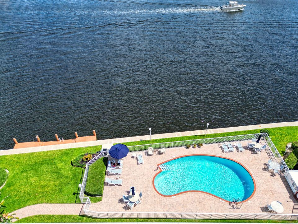 Active With Contract: $499,000 (2 beds, 2 baths, 1118 Square Feet)