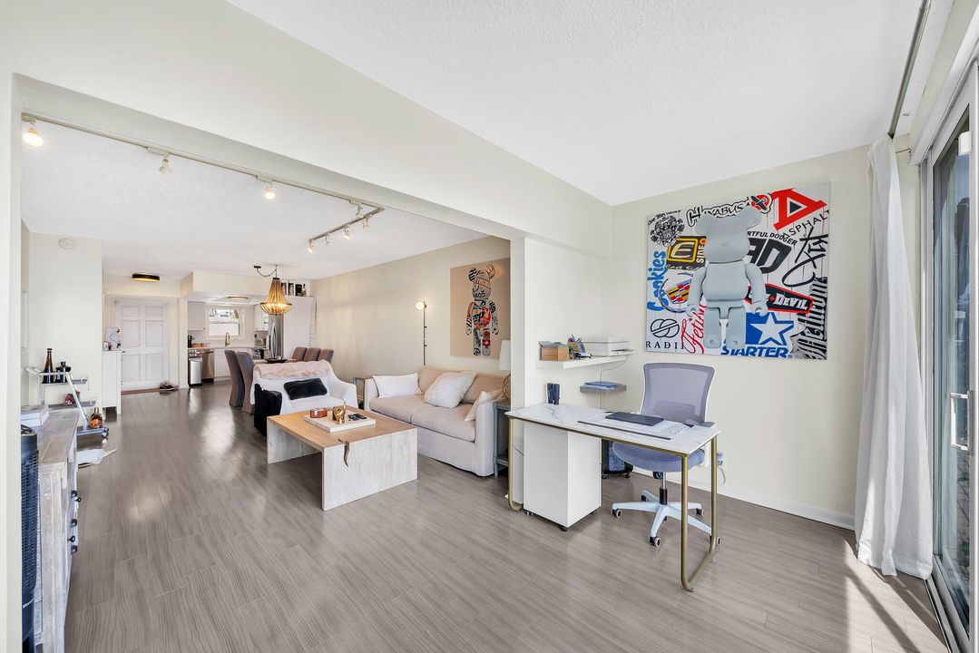 Active With Contract: $499,000 (2 beds, 2 baths, 1118 Square Feet)