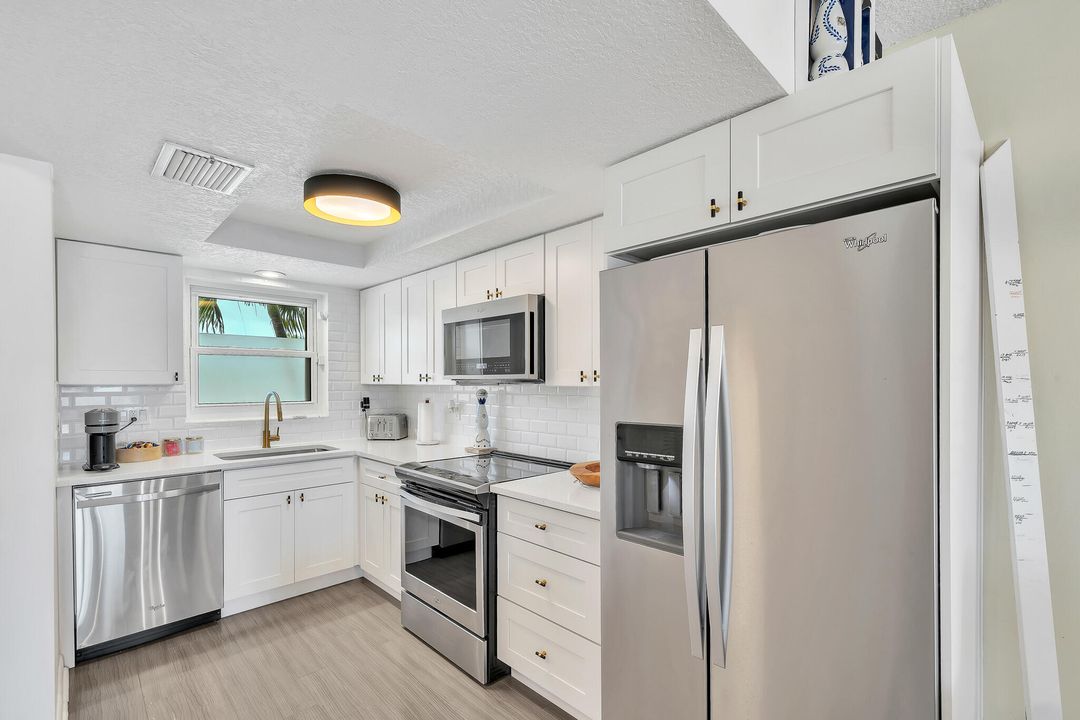 Active With Contract: $499,000 (2 beds, 2 baths, 1118 Square Feet)