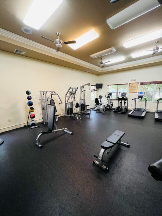 合同活跃: $2,250 (2 贝兹, 2 浴室, 1071 平方英尺)