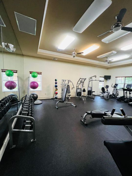 合同活跃: $2,250 (2 贝兹, 2 浴室, 1071 平方英尺)