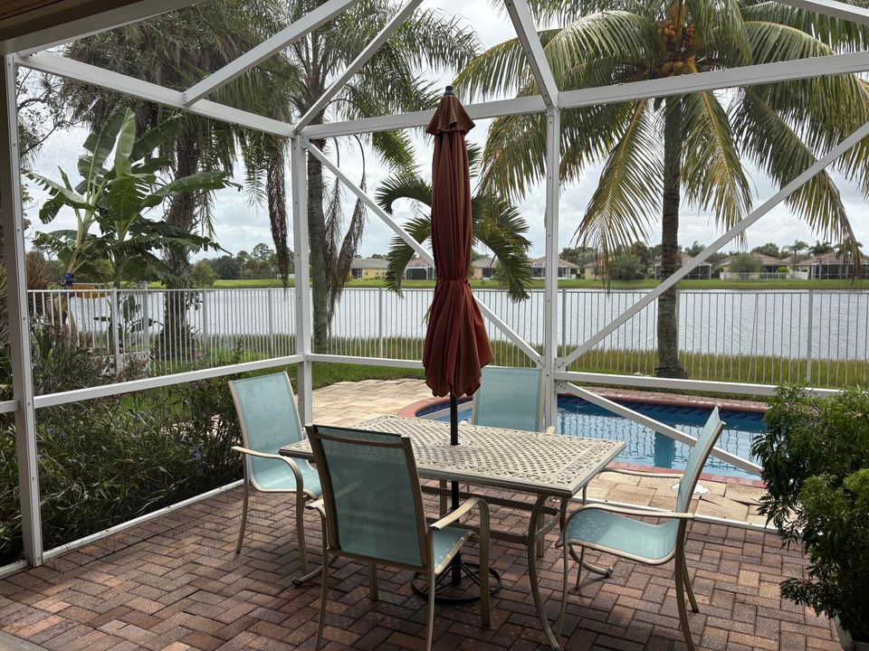 Active With Contract: $295,000 (3 beds, 2 baths, 1547 Square Feet)