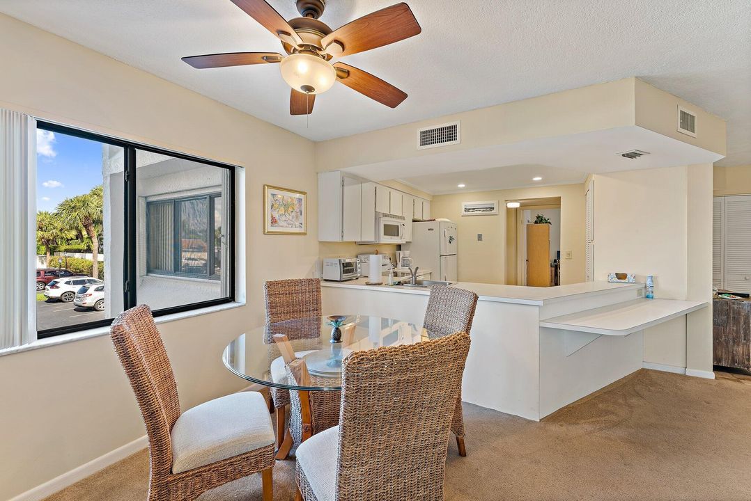 Под контрактом: $375,000 (2 спален, 2 ванн, 1183 Квадратных фут)