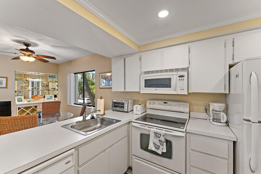 Под контрактом: $375,000 (2 спален, 2 ванн, 1183 Квадратных фут)