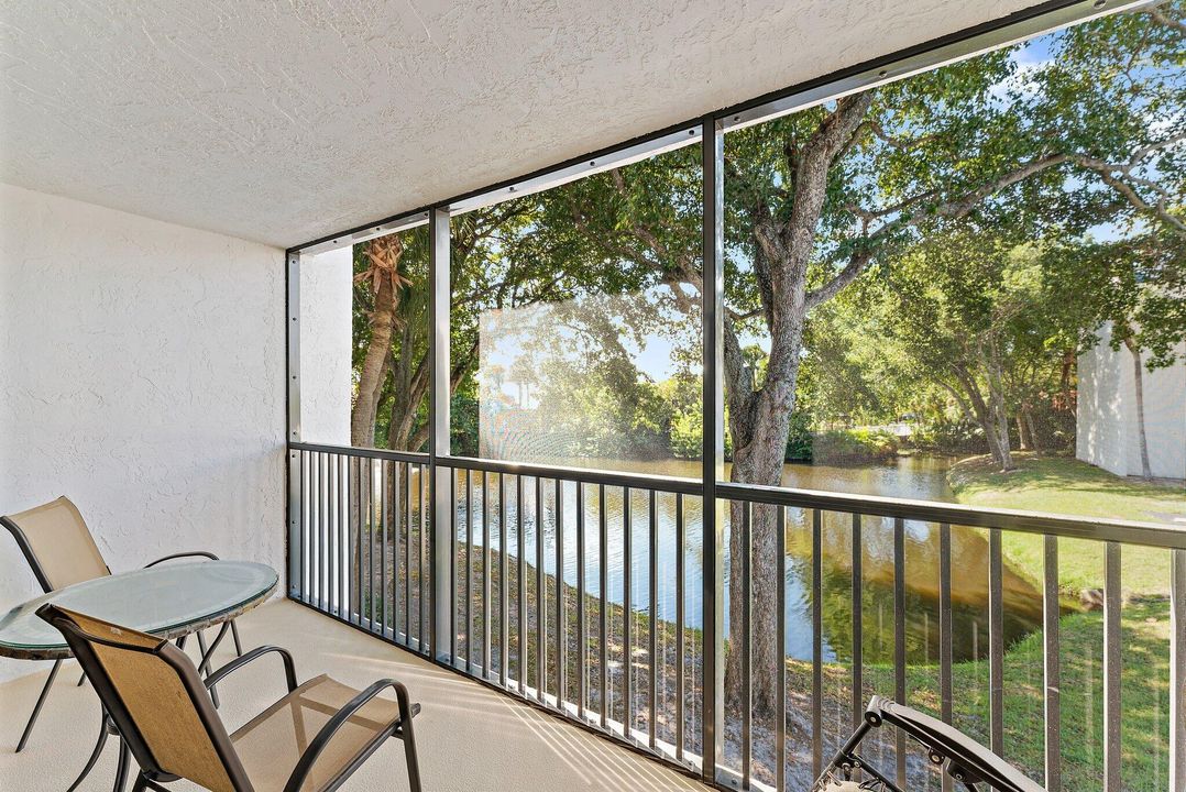 Под контрактом: $375,000 (2 спален, 2 ванн, 1183 Квадратных фут)