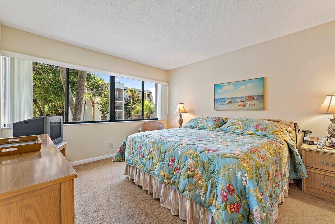 Под контрактом: $375,000 (2 спален, 2 ванн, 1183 Квадратных фут)