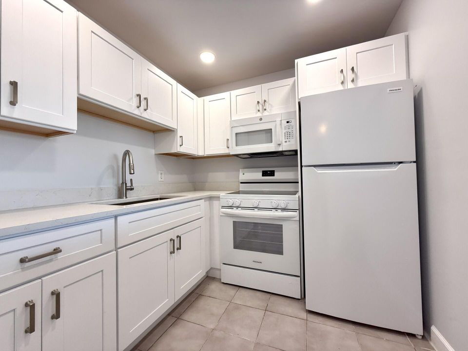 For Rent: $1,595 (1 beds, 1 baths, 585 Square Feet)