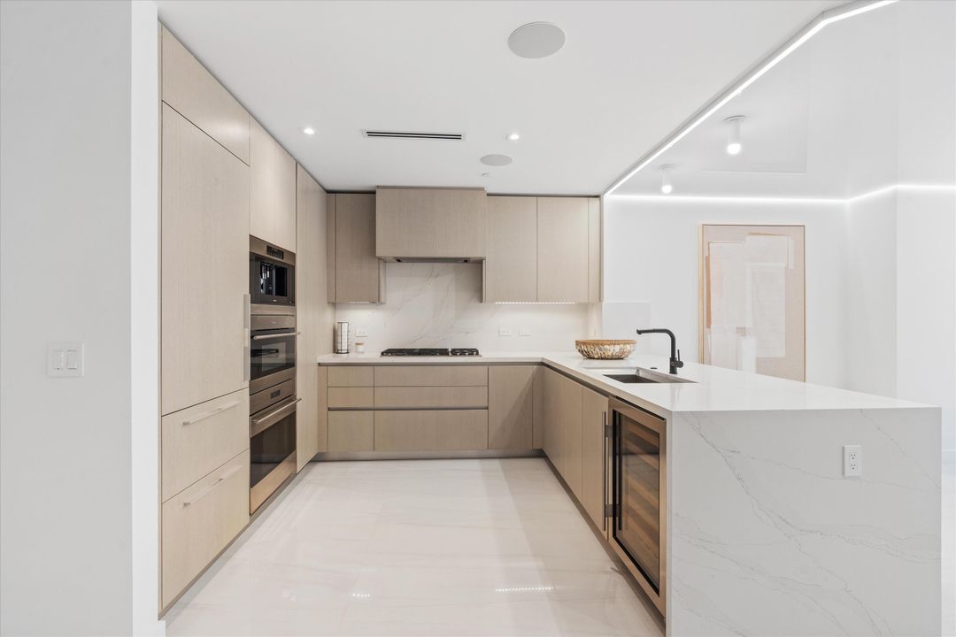 For Sale: $2,750,000 (2 beds, 2 baths, 1990 Square Feet)