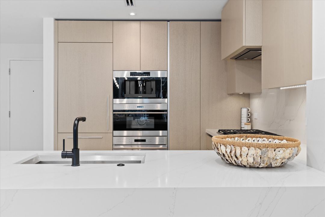 For Sale: $2,750,000 (2 beds, 2 baths, 1990 Square Feet)