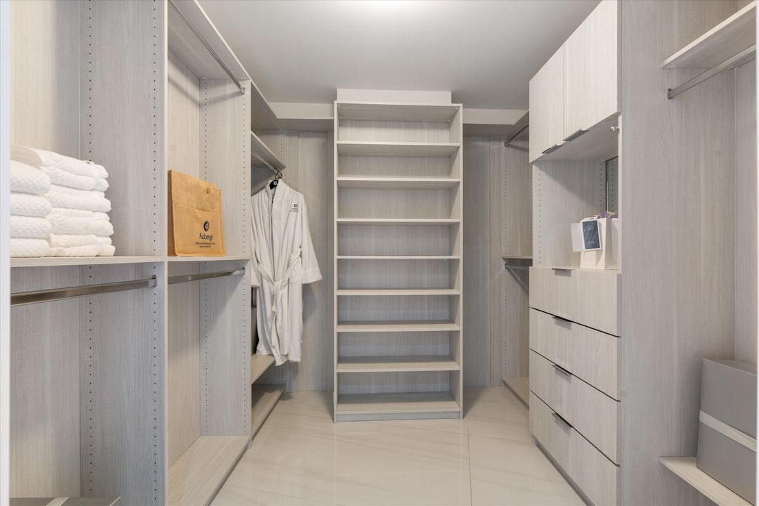 For Sale: $2,750,000 (2 beds, 2 baths, 1990 Square Feet)