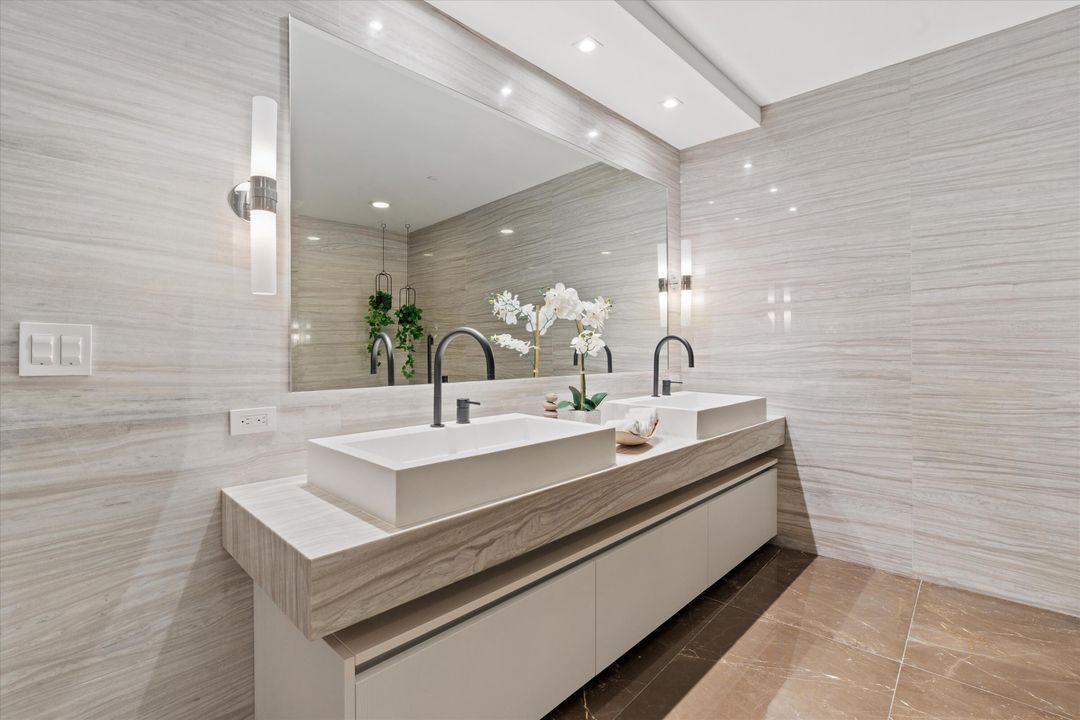 For Sale: $2,750,000 (2 beds, 2 baths, 1990 Square Feet)