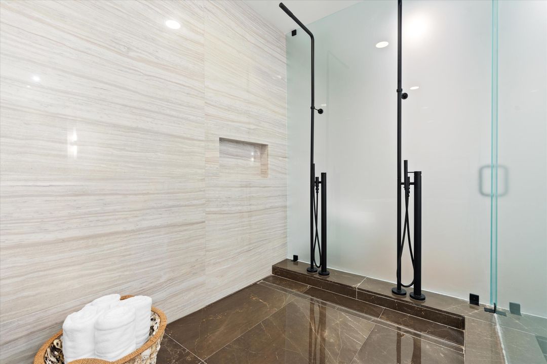 For Sale: $2,750,000 (2 beds, 2 baths, 1990 Square Feet)