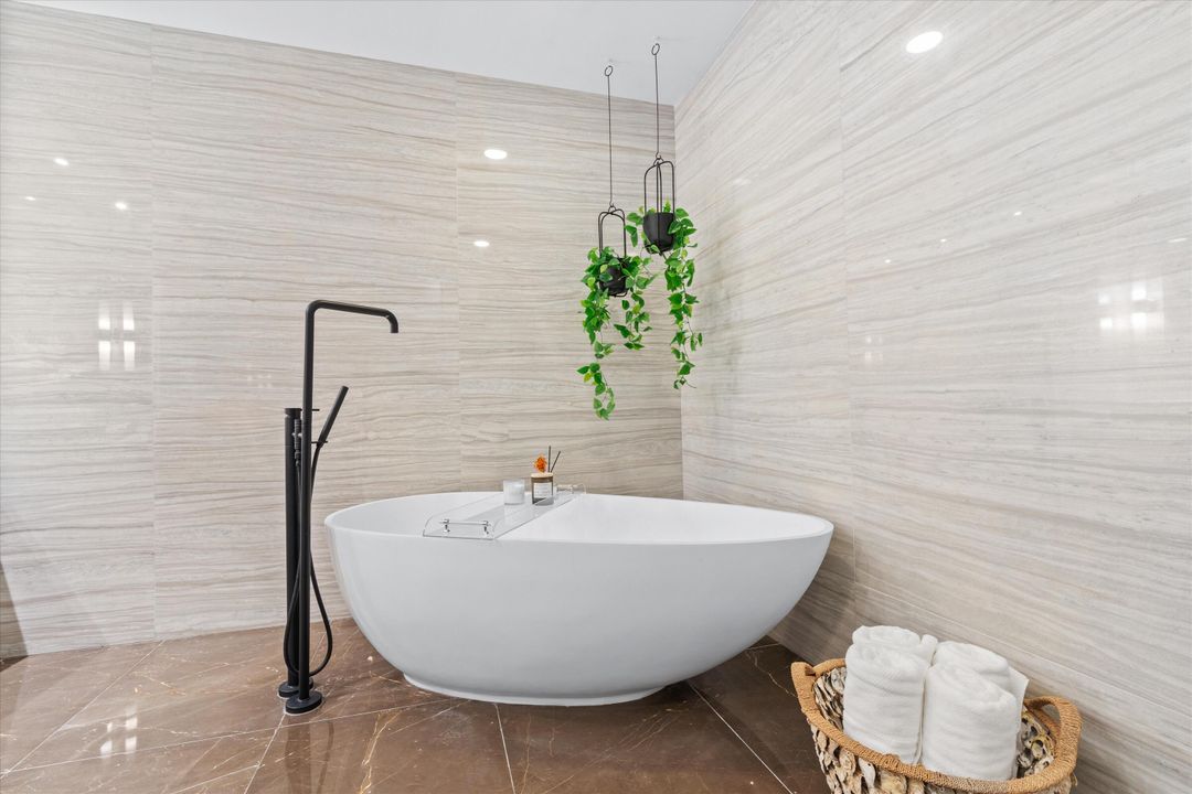 For Sale: $2,750,000 (2 beds, 2 baths, 1990 Square Feet)